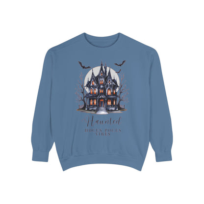 Haunted House Sweatshirt, Cozy Unisex Sweatshirt for Halloween, Spooky Fall Apparel, Ghostly Vibes for Autumn Celebrations, Perfect [...]