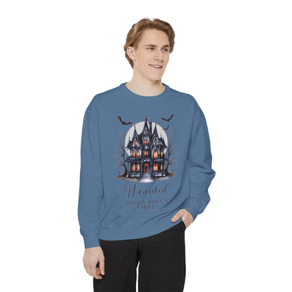 Haunted House Sweatshirt, Cozy Unisex Sweatshirt for Halloween, Spooky Fall Apparel, Ghostly Vibes for Autumn Celebrations, Perfect [...]